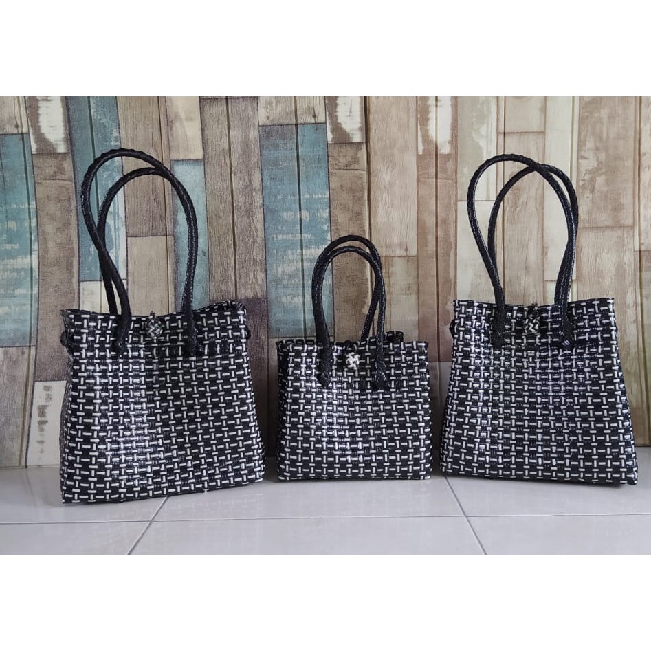 Tas Jali Jali/ Totebag / Tas Anyaman / Tas Anyaman Plastik Monokuro (Size L)