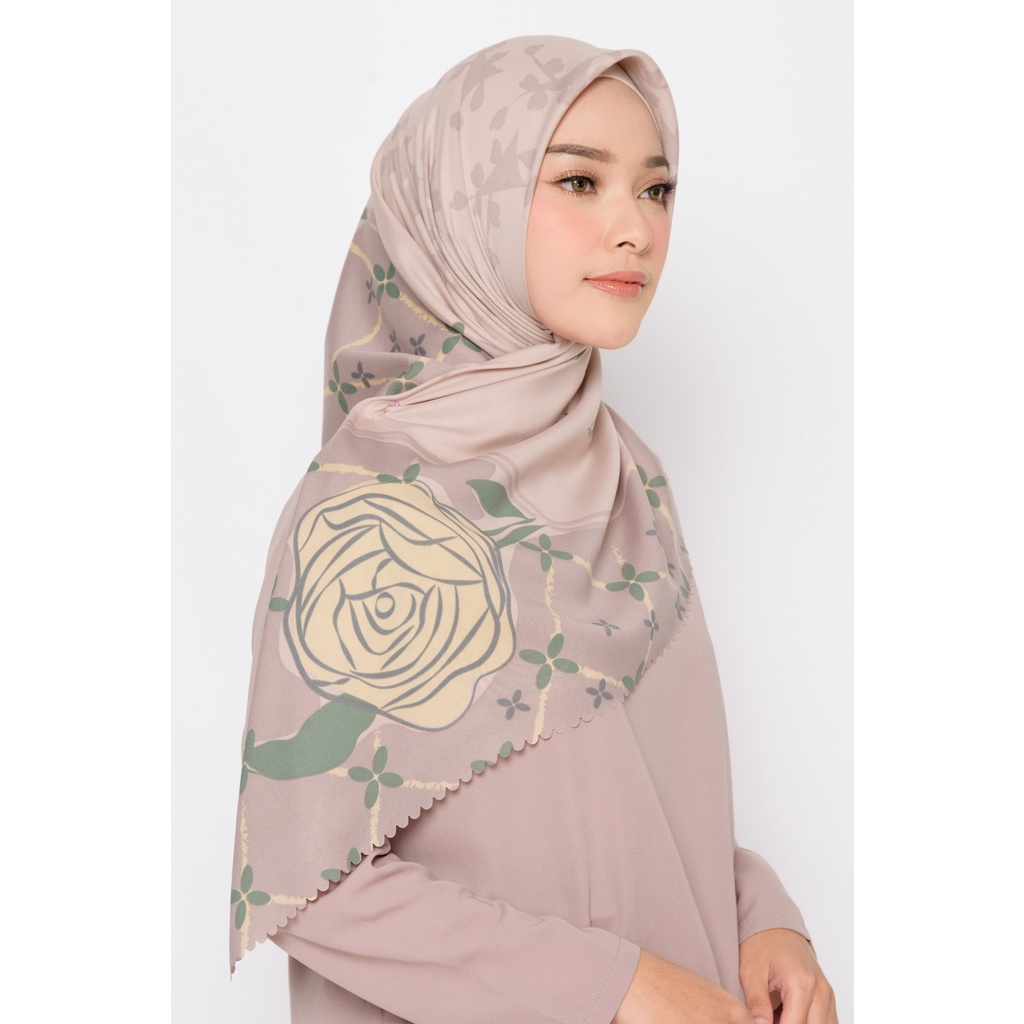 ZM Zaskia Mecca - Rose Charm Pink Scarf Kerudung Segi Empat Ultra Sonic - Romansa Khatulistiwa-2