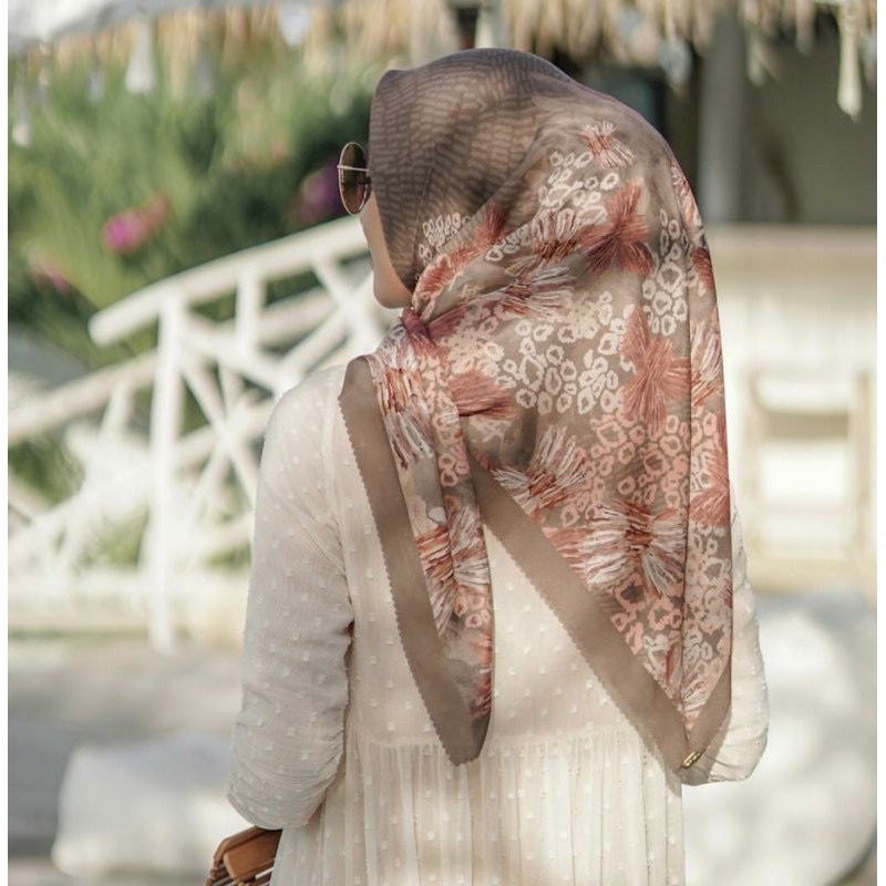 Preloved Buttonscarves Les Amities Reborn Mocha