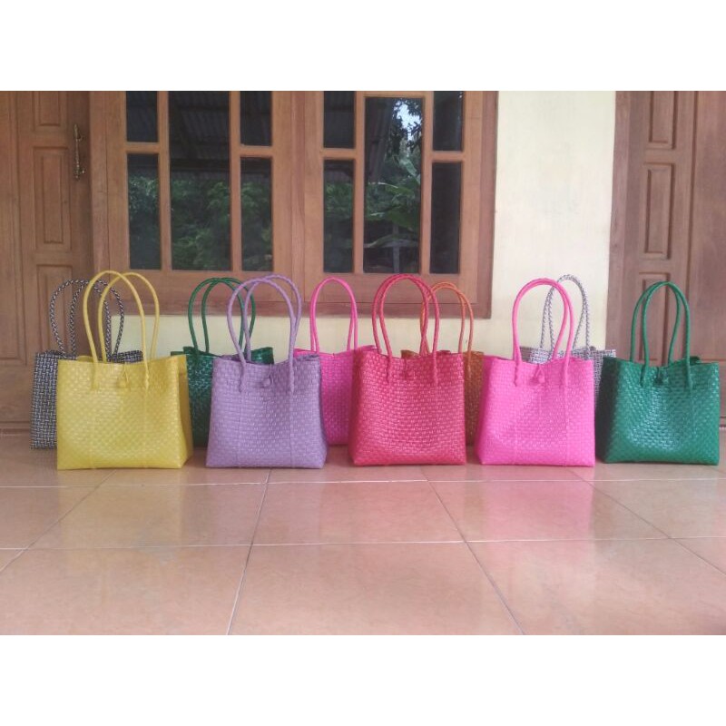 tas anyam jali2 polos size L