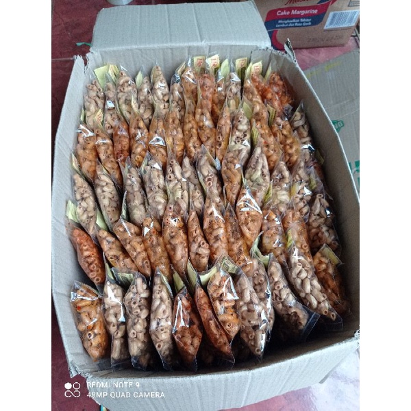 

PAKET 150PCS MAKARONI BANTET DAUN JERUK 50GR - MISTERBANTET SNACKPRO