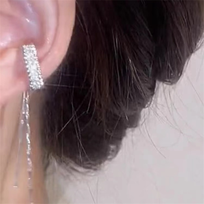 Anting Klip Tanpa Tindik Bentuk C Hias Zircon Rumbai Gaya Retro