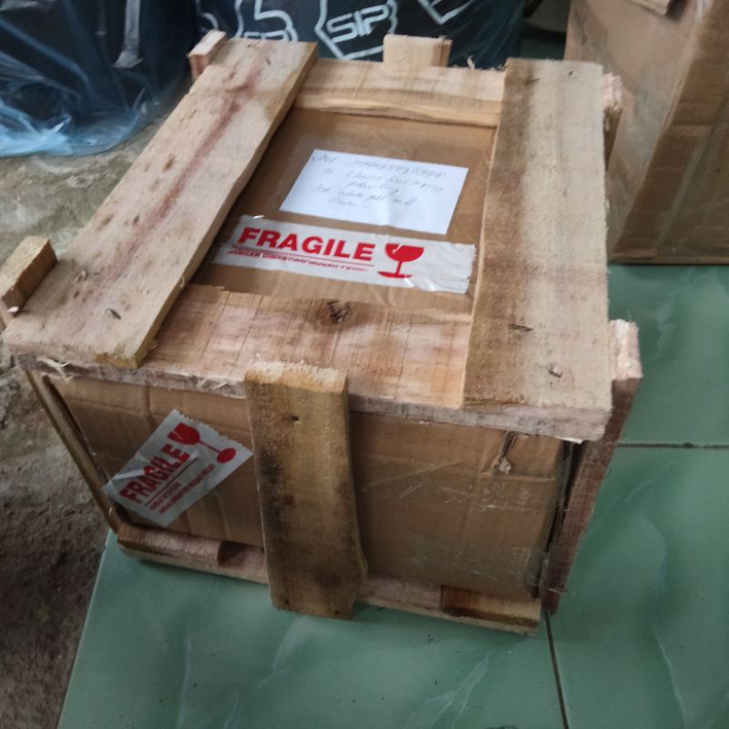 Paking kayu untuk bingkai