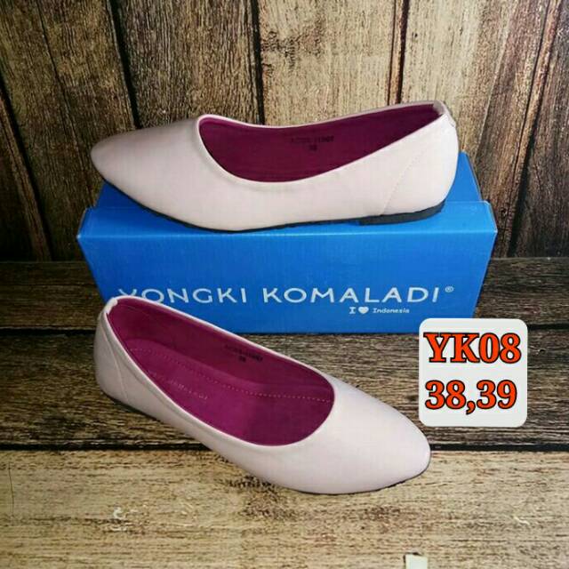 Flat shoes Yongki Komaladi