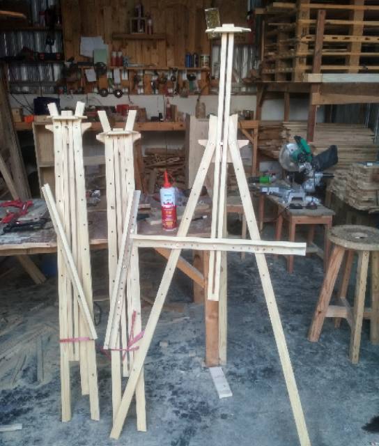 Standing frame foto praweding besar stand bingkai foto lukis kayu tripod prewed seminar cafe wedding