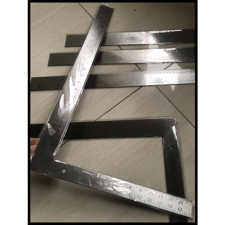 

Vanila | Penggaris Siku Stainless Steel Ukuran 60 X 40 Cm