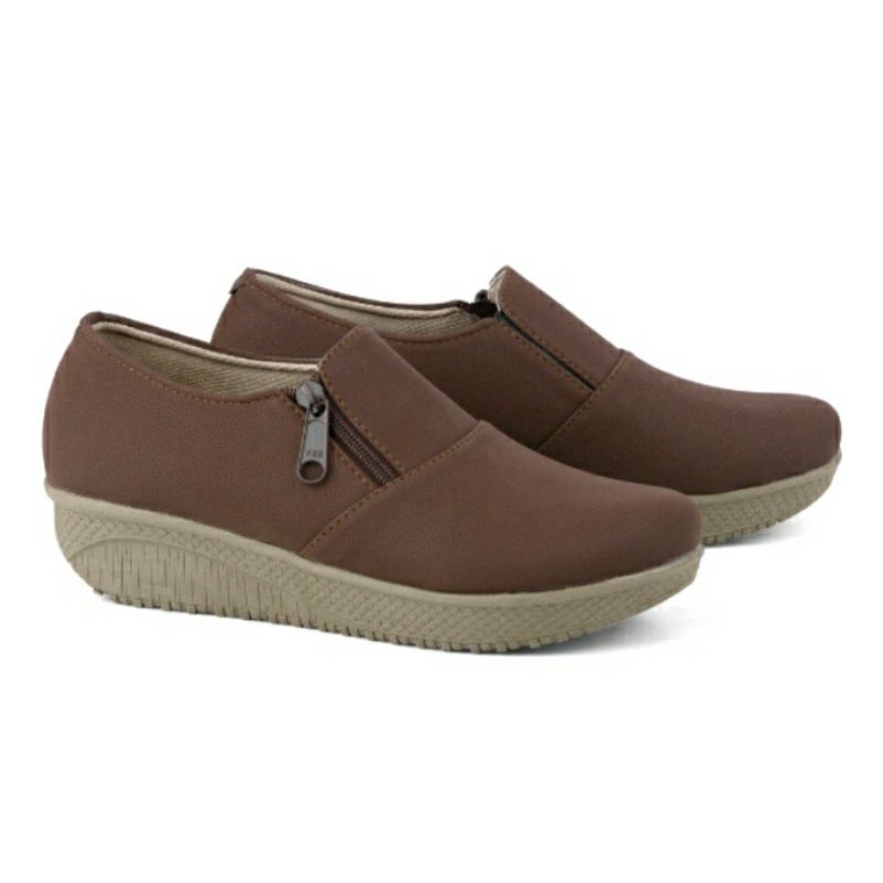 Sepatu Wanita Aqila Terbaru slip on Brand Chaeena' Brown S 017 Sepatu kasual Terlaris