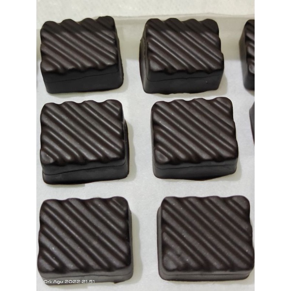 

Cokelat Dadu Isi Brem