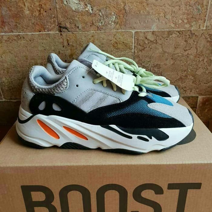 yeezy boost runner 700