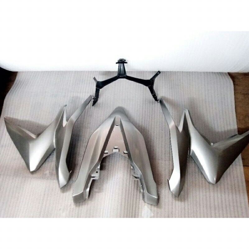 Cover Tameng Sayap Samping Body Depan Vario 150 125 New 2018  2019 2020 Warna Silver