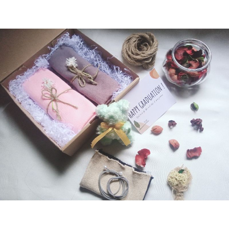 

HAMPERS BOX / HIJAB HAMPERS BOX / GRADUATION GIFT / KADO ULANG TAHUN / KADO VALENTINE