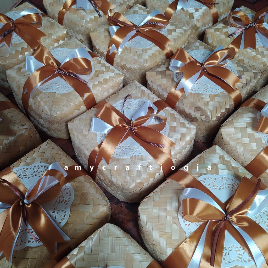 

TERBARU besek warna Sepasang Besek Bambu + Pita Natural 20 x 20 x 8 cm/ bebas pilih pita/ besek anyaman pipithi GROSIR