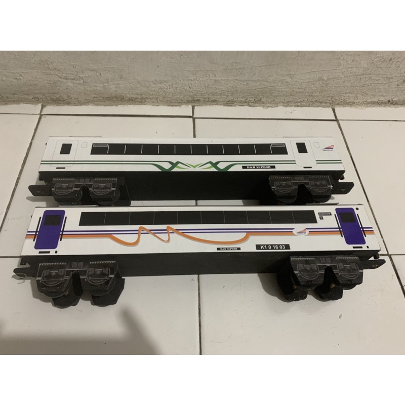 miniatur gerbong kereta api set
