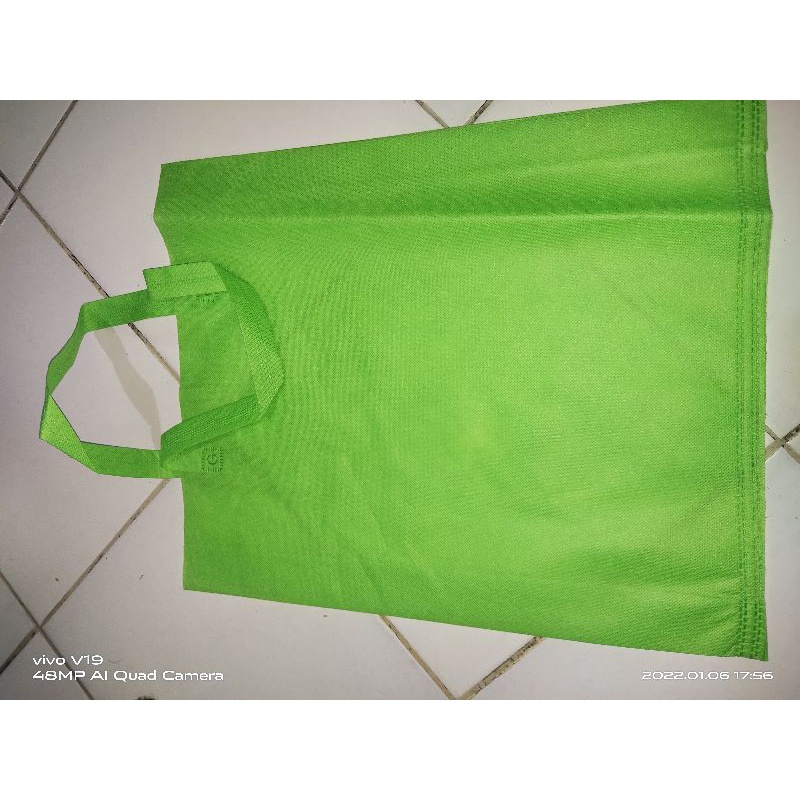 

tas goodiebaag/tas spunbond ukurAn 30x40x8 ( 12 pcs / pack )gsm 70