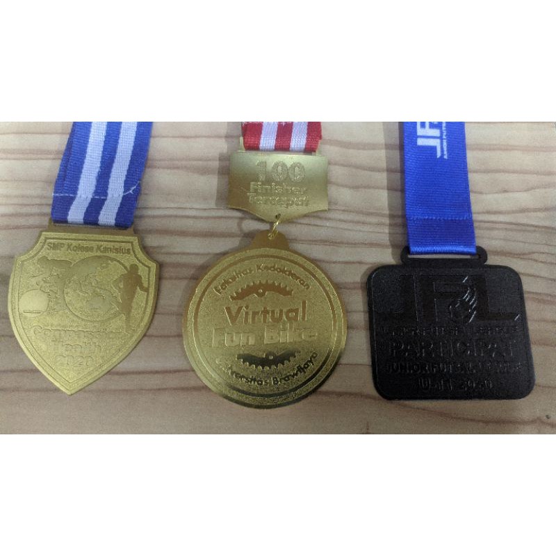 

MEDALI COSTOM/KETEBALAN 1ML/DENGAN TALI PRINTING