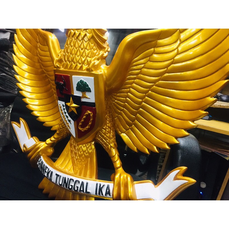 Lambang Garuda patung lambang garuda pancasila bahan fiber 70 cm