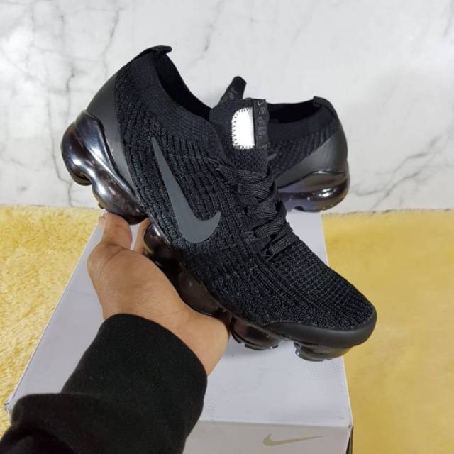 triple black flyknit 3