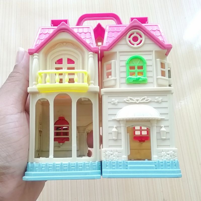 Mainan / Pajangan Miniatur Rumah / Kastil Lipat Toys Bekas