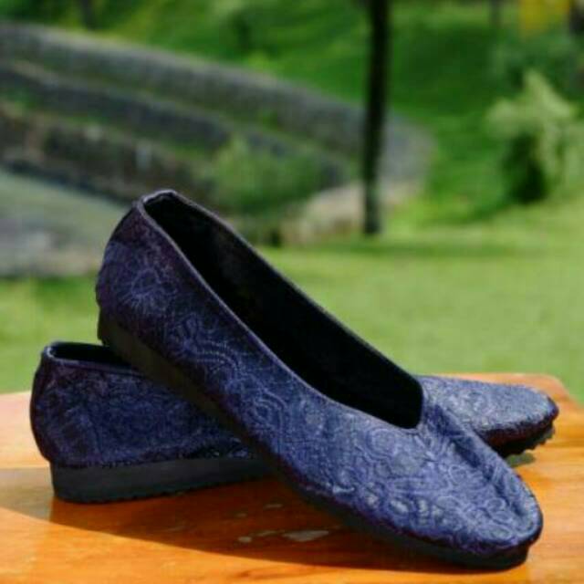 SEPATU WANITA BORDIR ETNIK - MOTIF POLOS