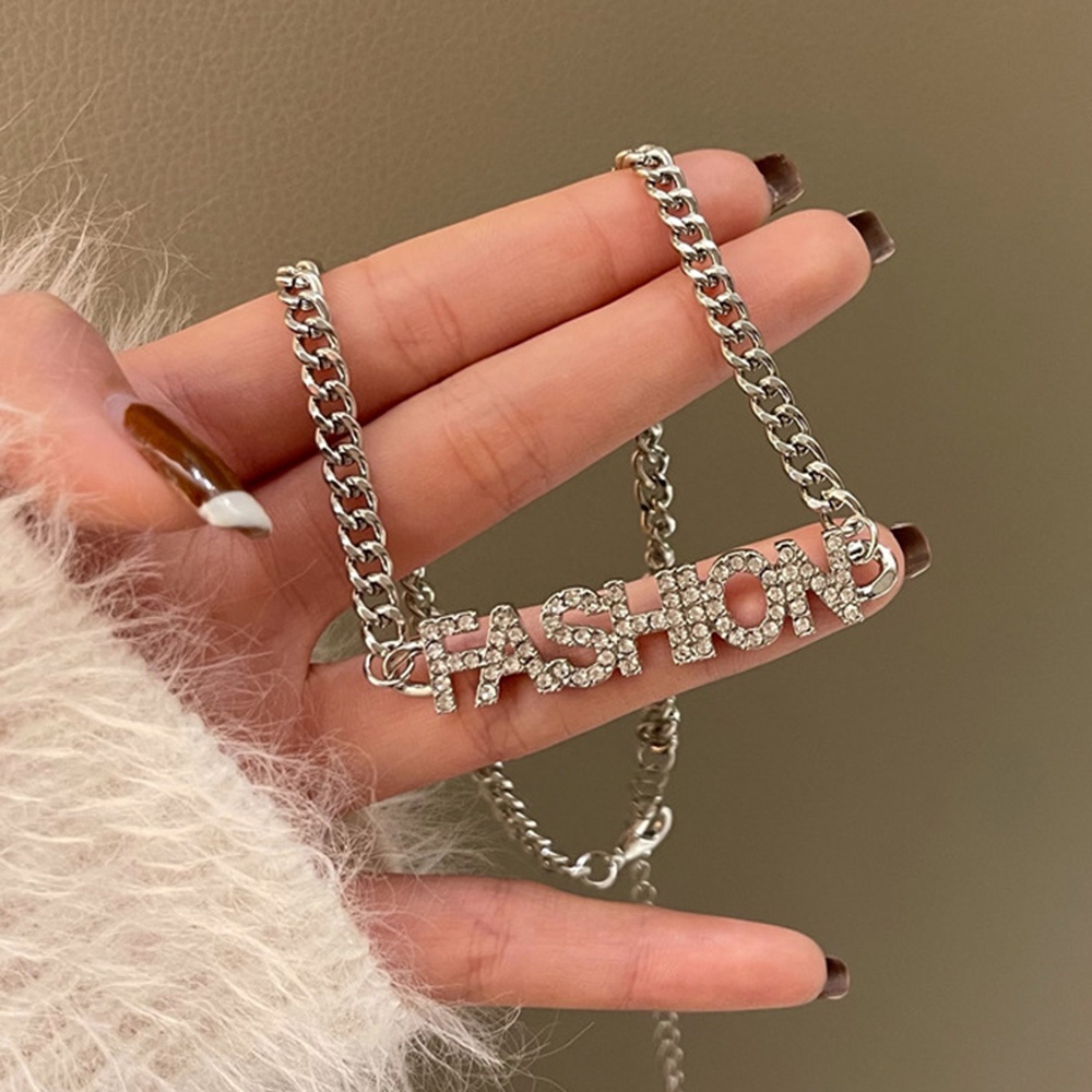 Kalung Rantai Choker Liontin Huruf Aksen Berlian Imitasi Lapis Silver Untuk Wanita