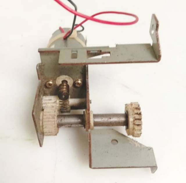 KR 12 SPUR WORM GEARBOX DC MOTOR 12.6V 0.6AMP