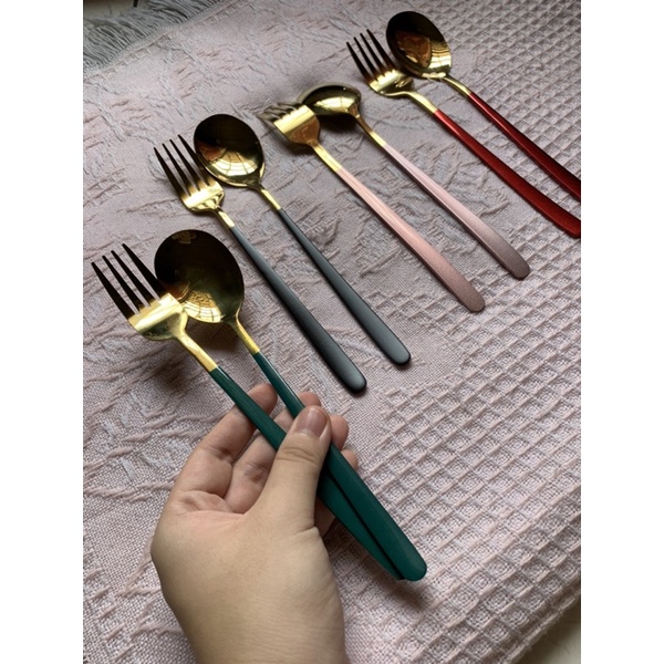 1SET Sendok makan gold / sendok makan emas / garpu gold / garpu makan korea / Set Alat Makan KOREA S