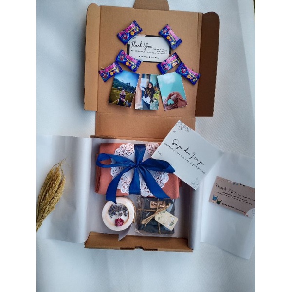 

GIFT BOX BONEKA BUNGA / GIFTBOX ALAT SHOLAT / GIFTBOX MURAH /HAMPERS MURAH / HAMPERS CEWE COWO