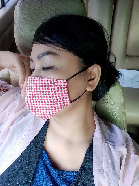 Masker Kain (bisa Selip Tissue) — Bentuk Lancip Motif Kotak-kotak