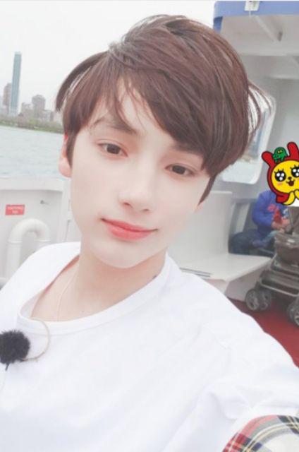 Lemari Pakaian 3 Pintu Cermin Lp 328