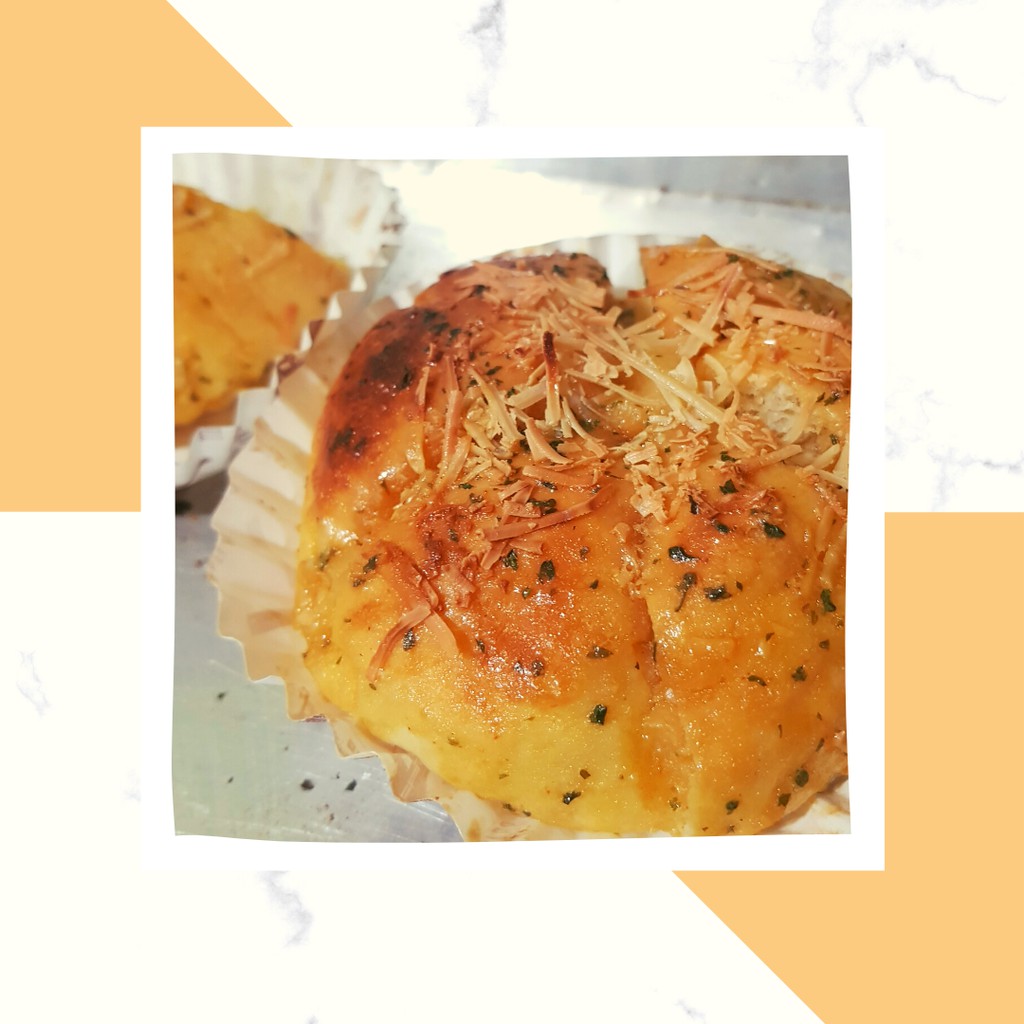 

KOREAN GARLIC CHEESE BREAD