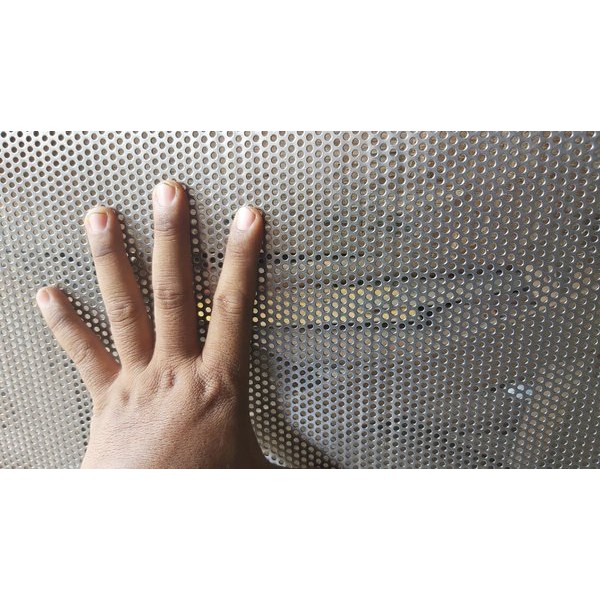 Plat Lubang Besi Bolong Perforated 3mm Ukuran 30cm x 100cm Terbatas