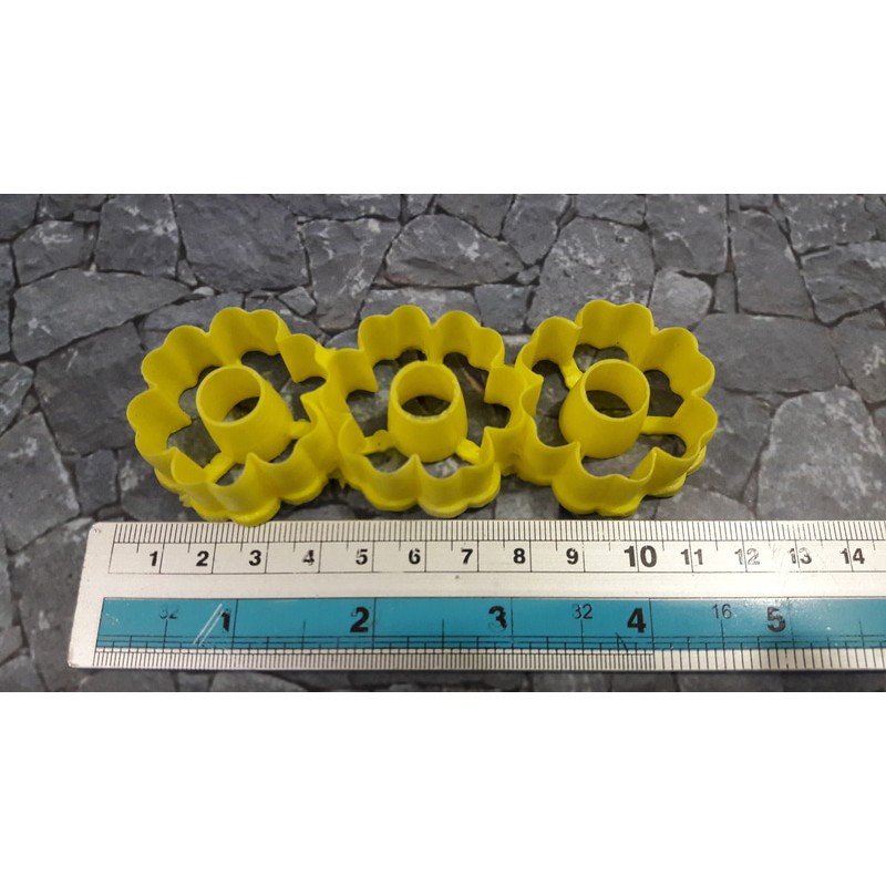 

Cutter Plastik Donat Bunga