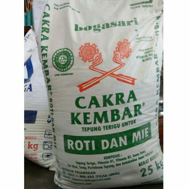 

Tepung Terigu Cakra Kembar Bogasari 1kg repack
