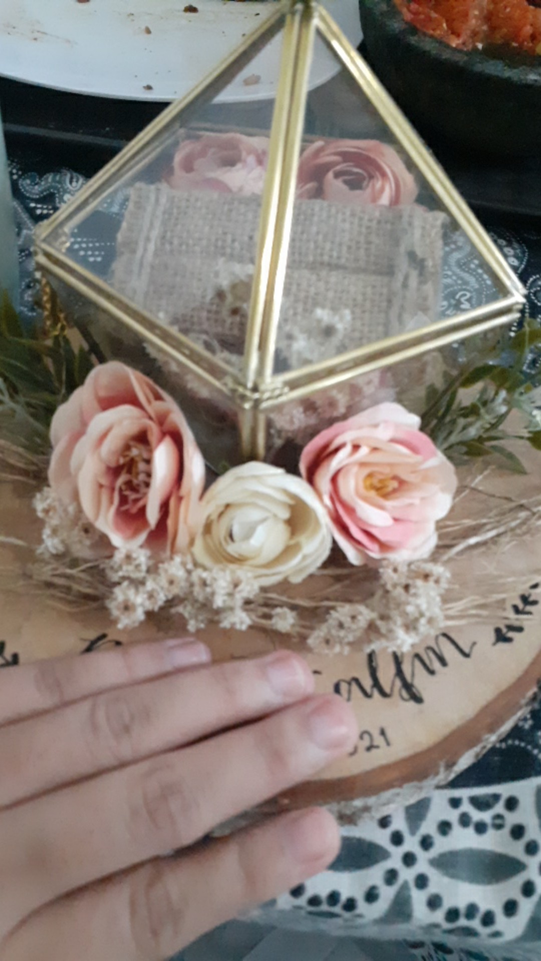 Tempat Display Bantalan Cincin Tali Samping Krem Mahar Seserahan