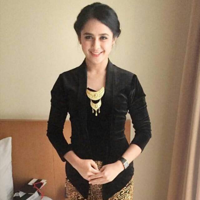 Kutubaru bludru hitam