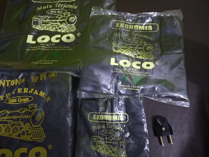 Kantong Plastik Kresek Loco Ekonomis Hitam Tipis 24 X 40