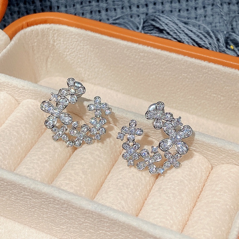 Anting Stud Cubic Zirconia Bentuk C Desain Bunga Romantis Untuk Wanita