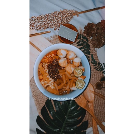 

Seblak Instan jumbo dengan Chili oil dan extra daun jeruk