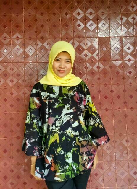 Blouse Abstrak Kekinian