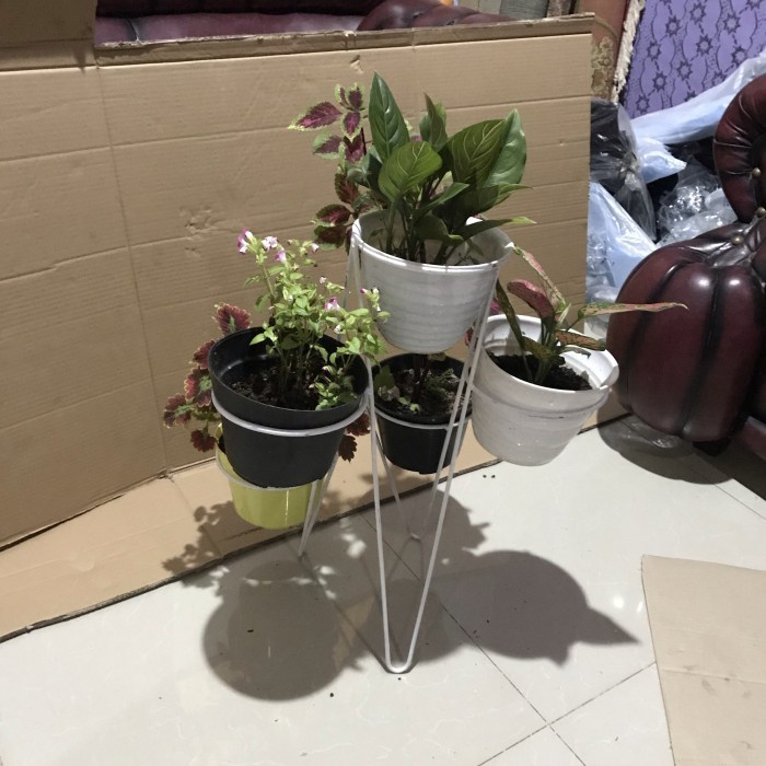 standing rak pot bunga 5 susun/rak pot tanaman hias/rak pot besi. - Putih