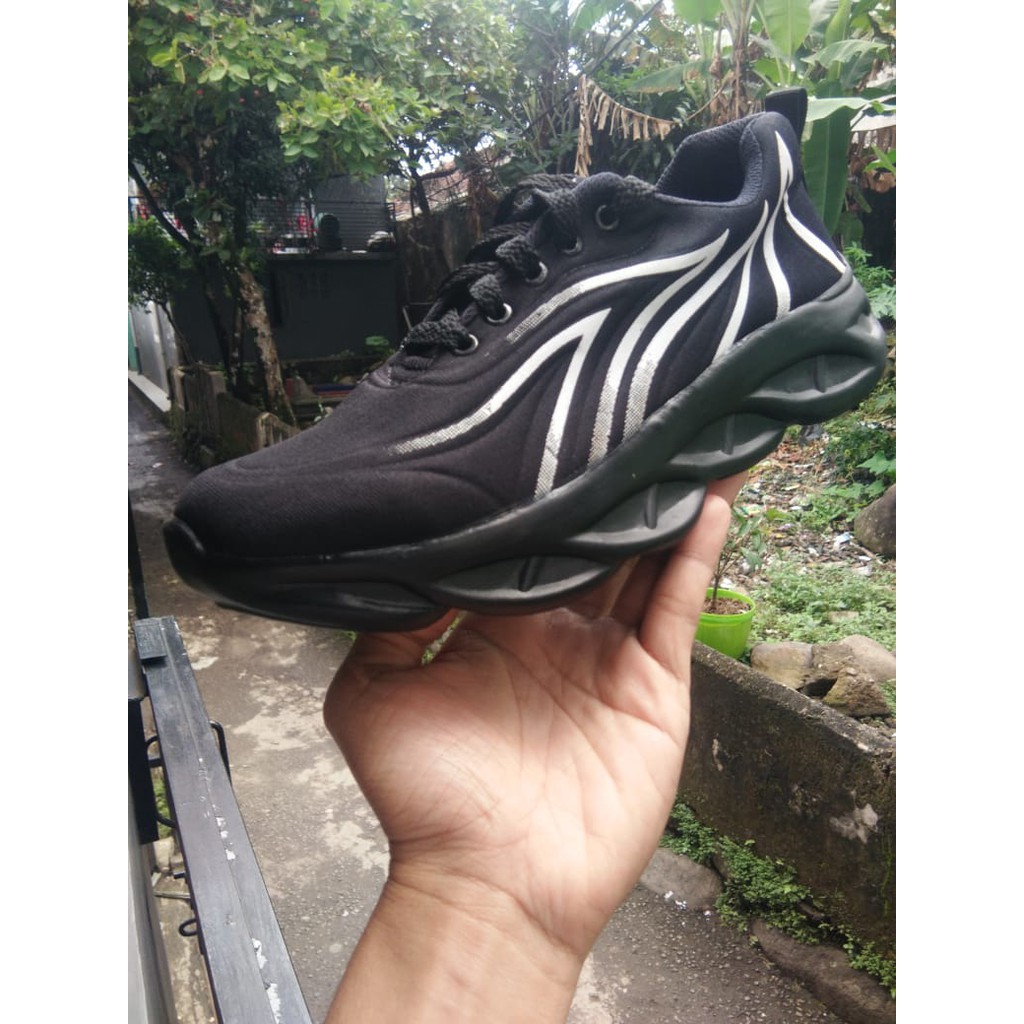 Sepatu Pria Sepatu sneakers Pria Sepatu Olahraga Pria Sepatu Keren Pria Sepatu Pria Running Sepatu Pria Murah Sepatu Pria Terbaru Sepatu Pria Sport Bisa Bayar Di Tempat ( COD )