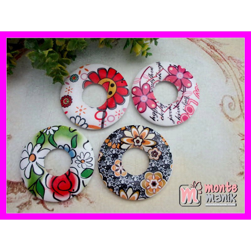 

Ornamen Kayu Lukis Donat (MKU-028) Jual Bahan Craft
