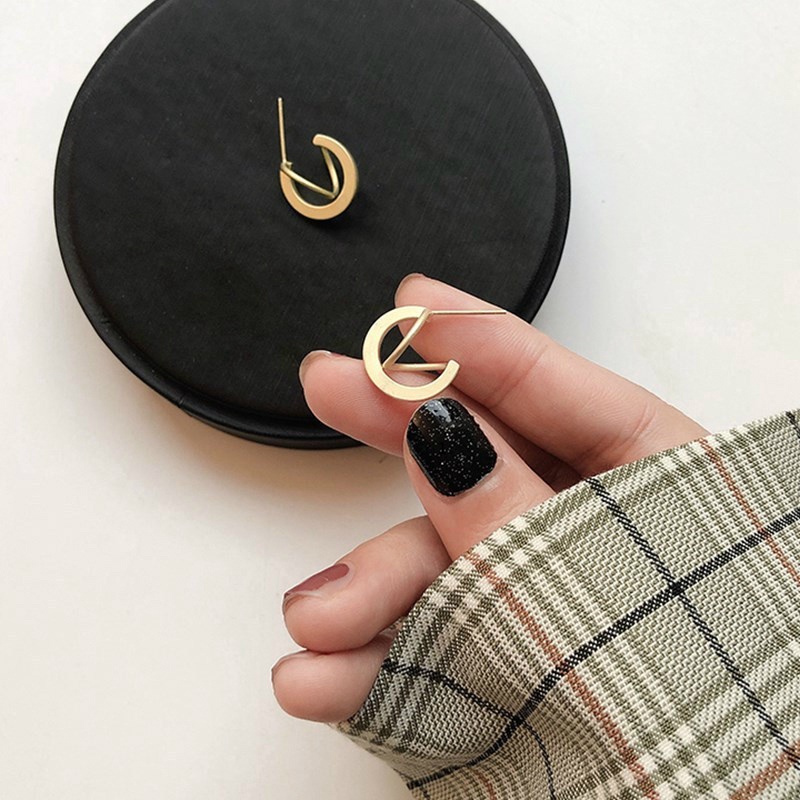 Anting Huruf C Setengah Lingkaran Geometris Untuk Wanita Korea vintage Aksesori Telinga
