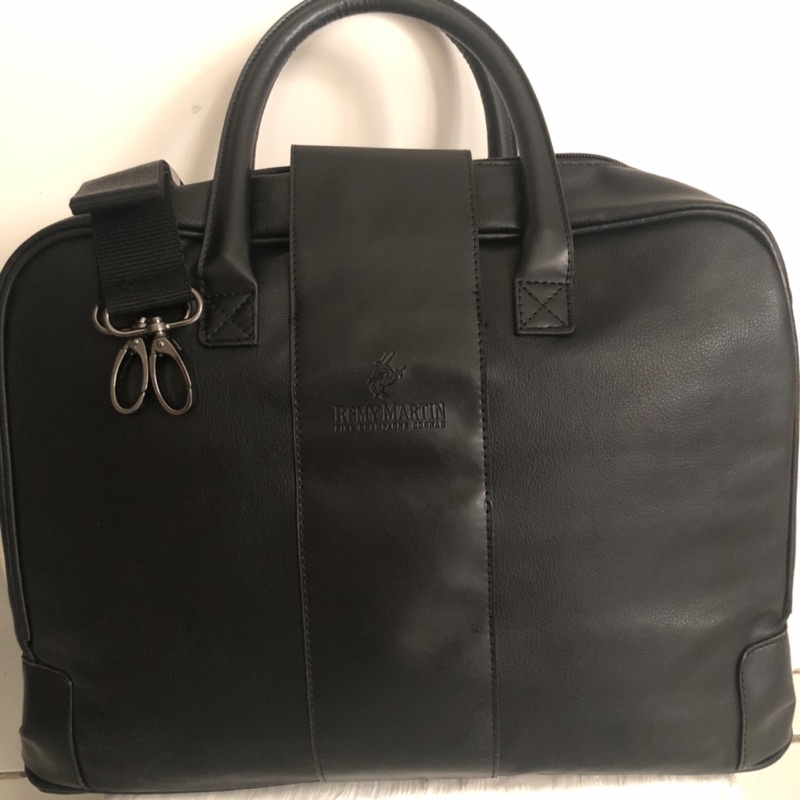 Tas Kerja / Tas Laptop / Travel Bag Remy Martin dengan Strap - Bahan Kulit
