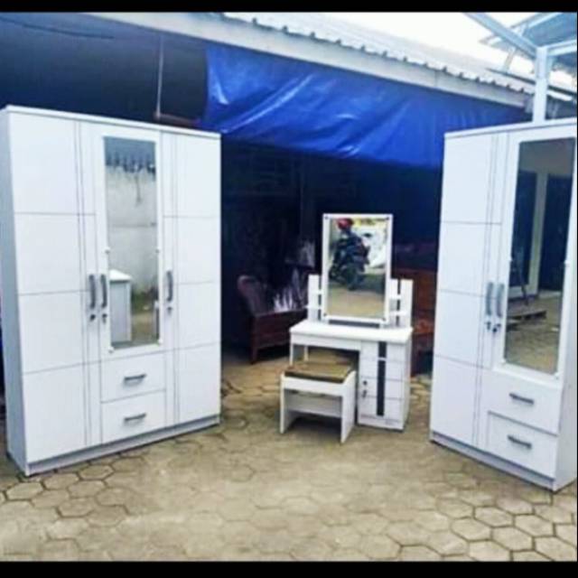 PAKET LEMARI PAKAIAN DAN MEJA RIAS