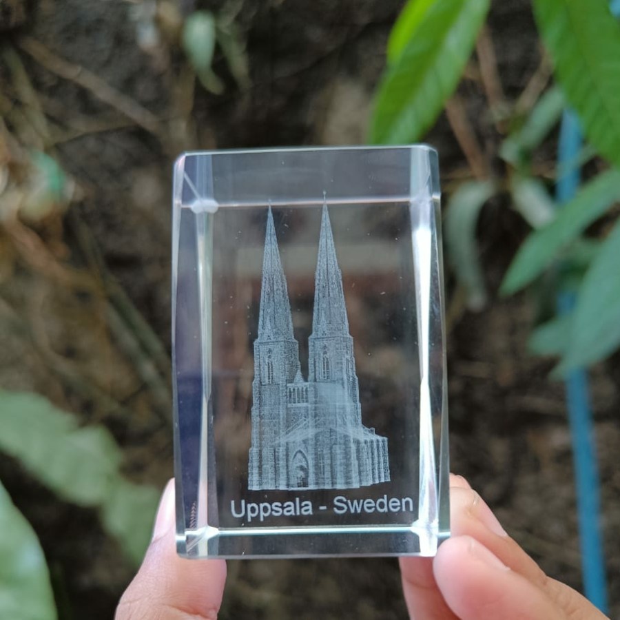 Souvenir pajangan kristall Uppsala oleh oleh negara Sweden Swedia