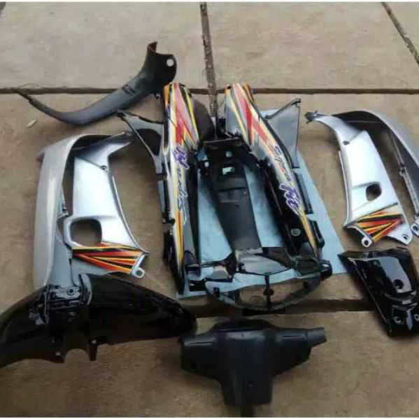 cover body Supra fit lama warna hitam silver