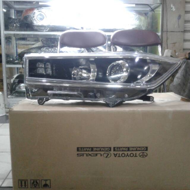 Head lamp atau lampu depan innova venturer original