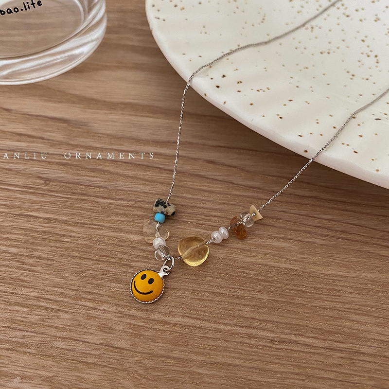 Kalung Rantai Klavikula Desain Smiley Warna Kuning Gaya Hip Hop Vintage Untuk Aksesoris