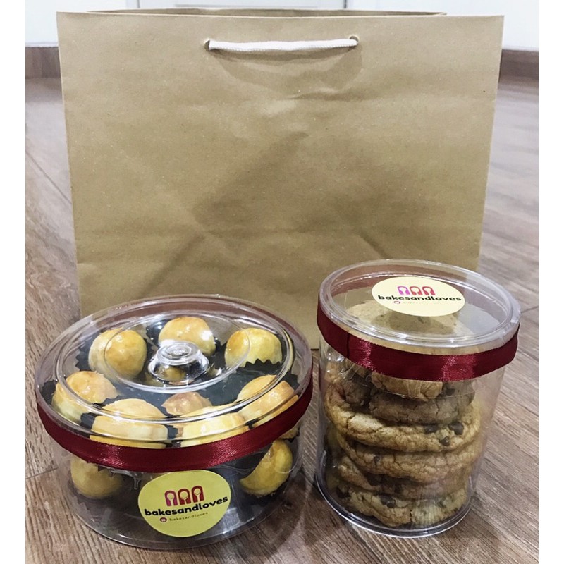 

Paket Standard - 1 Toples Nastar @ 15 pcs & 1 Toples Cookies @ 6 pcs